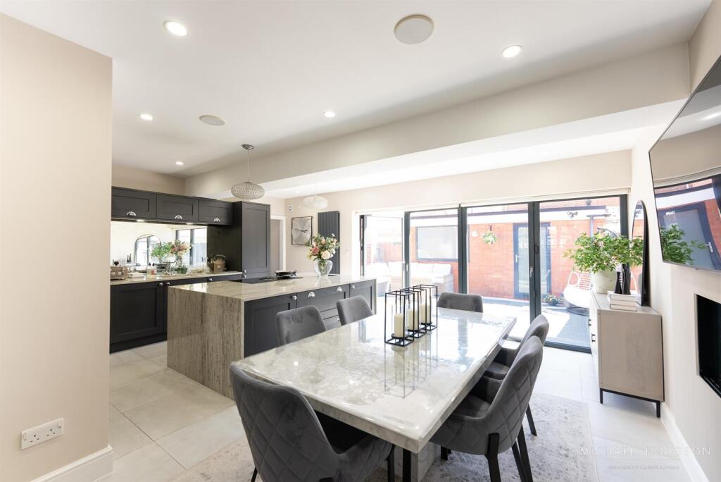 Dykelands Road-11.jpg