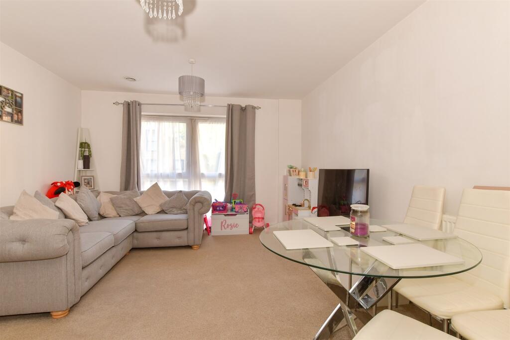 Lounge/Kitchen/ Dining Area