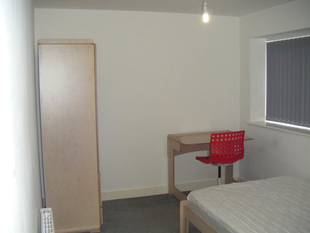 Flat 1 24 Kilbourn St (52).JPG