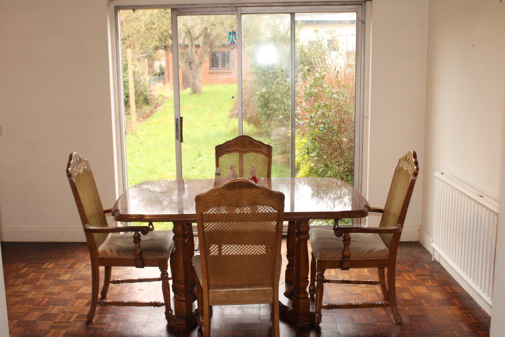 Dining Area (2)