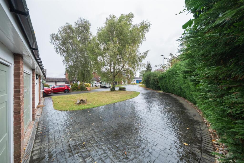 6 Warren Close-040.jpg