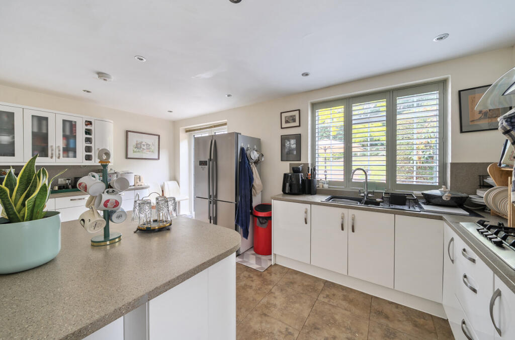 1334827-8-68946a6...