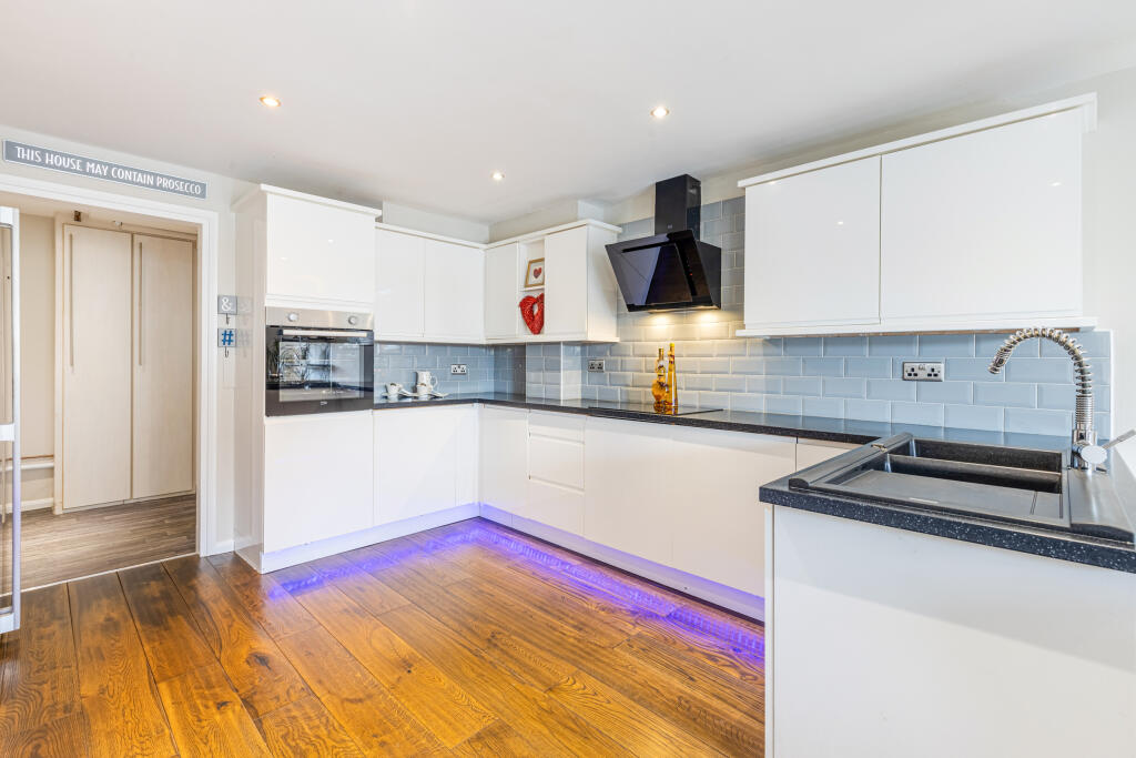 10 Kitchen 1 Lord Nelson Drive, Dartmouth, Townsta