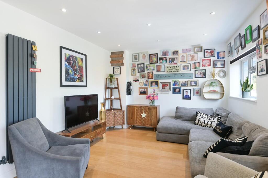 TUDOR AVENUE, (16).jpg