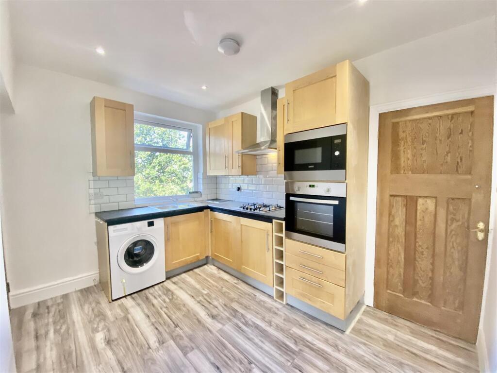 Kitchen 2.jpg