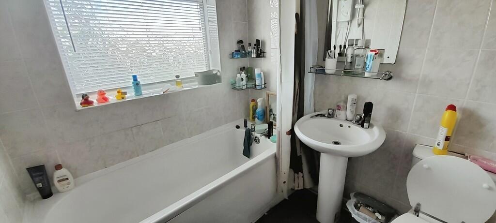 5d27caf9-WhatsApp...