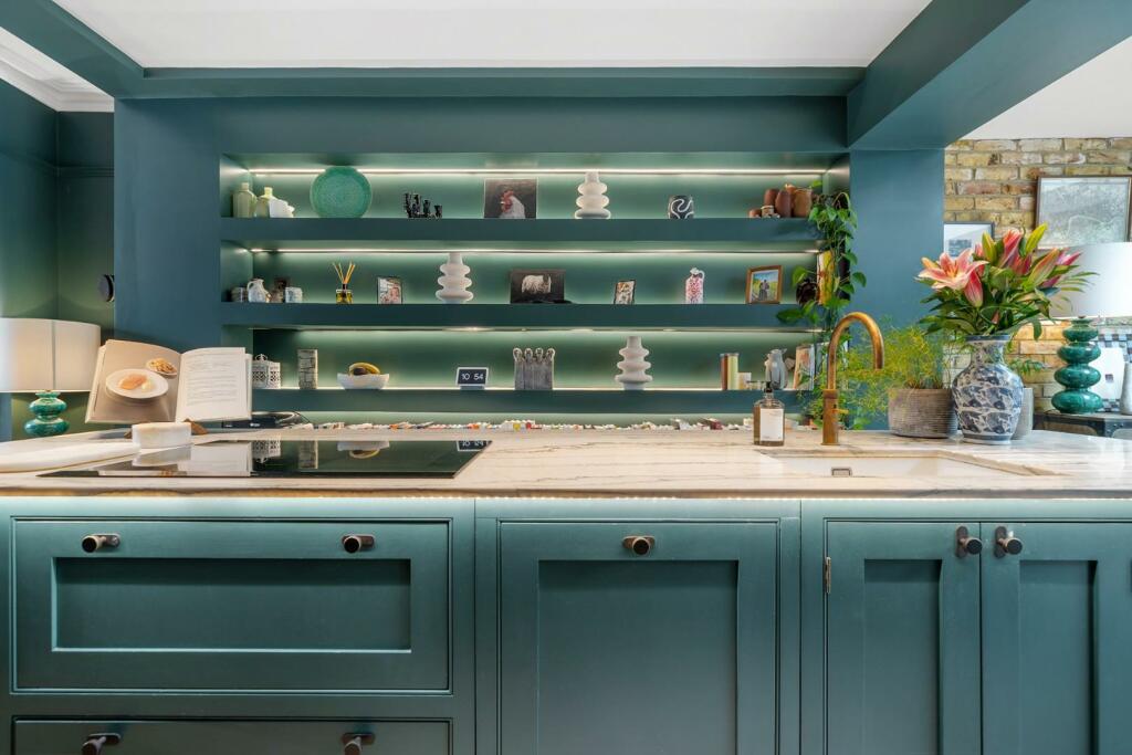 Kitchen (2).jpg