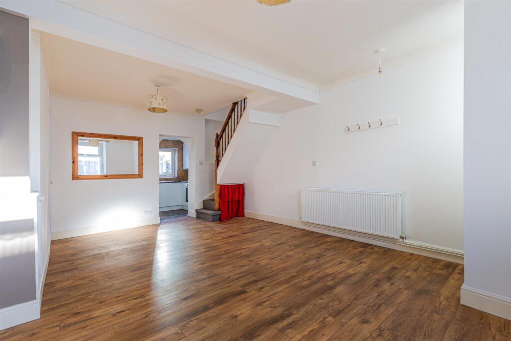 Asgog Street 14-4.jpg