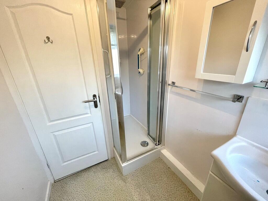 1 Fishers Close S...