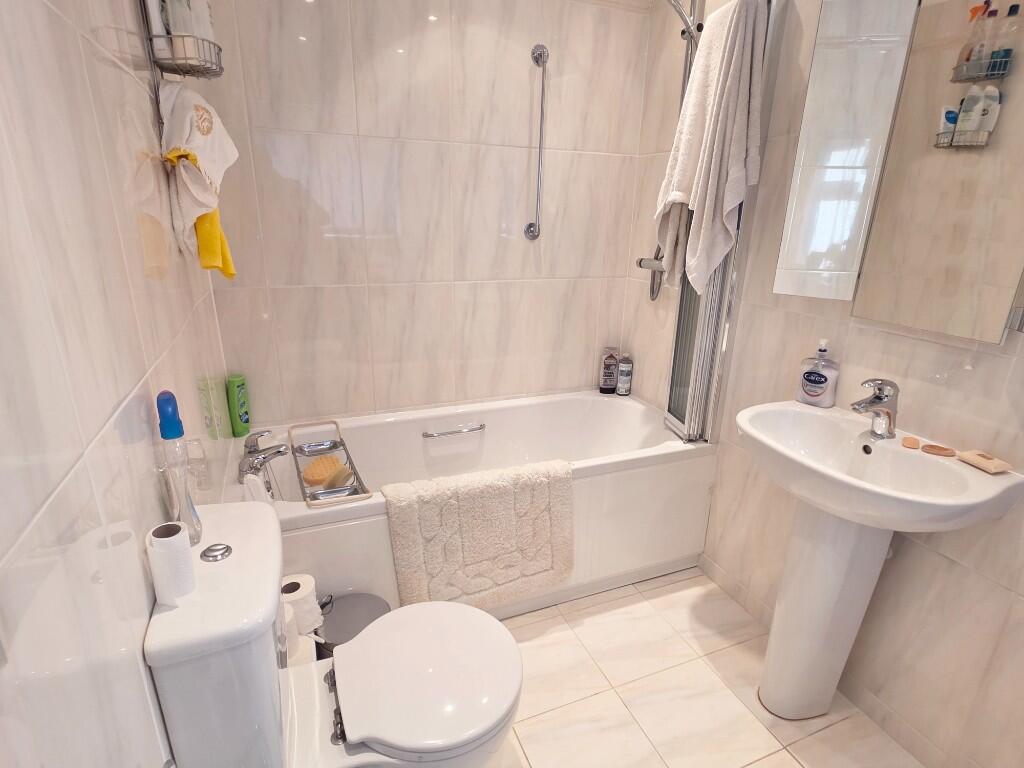 GF En-Suite Bathroom