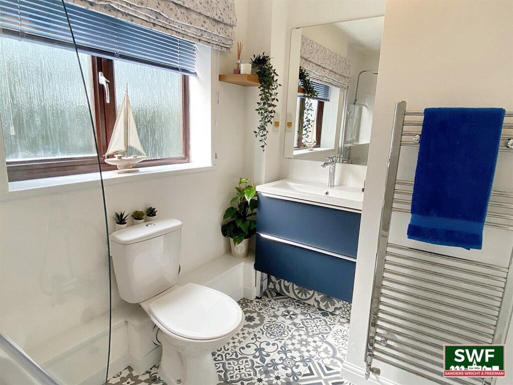 Bathroom1.jpg