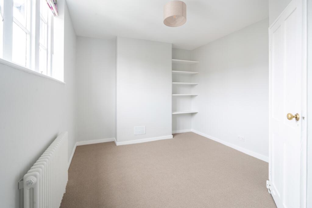 131 Kingston Road bedroom