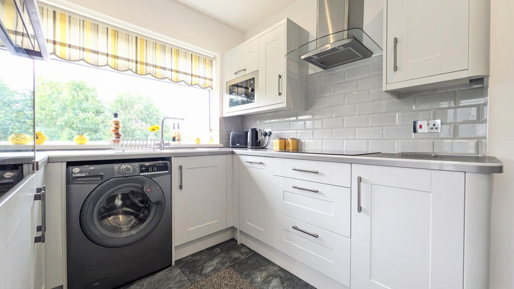 PXL_20250820_105316436.MP~2