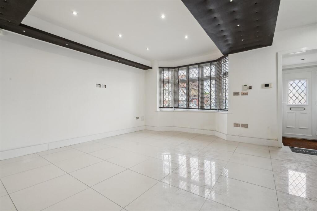 24 Martindale Road, Hounslow - reception 2.jpg