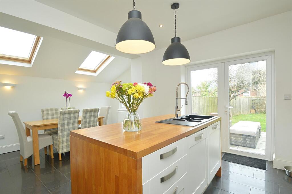 resizedKitchen1.jpg