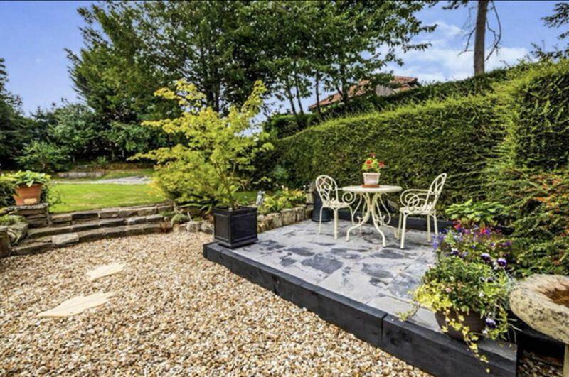 Further seating area