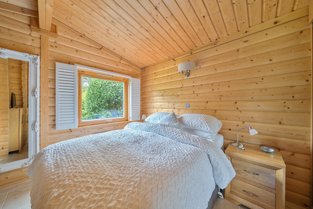 1370642-6-68fa1f5...