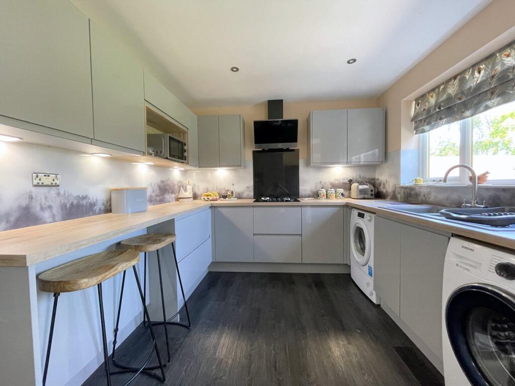 Fitted Kitchen/Breakfast Room