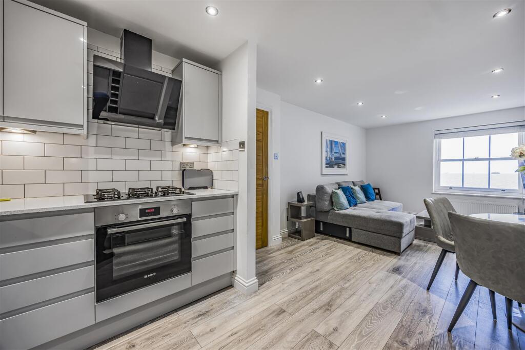 5 Clearwater Apartments, South Parade, Southsea-Po