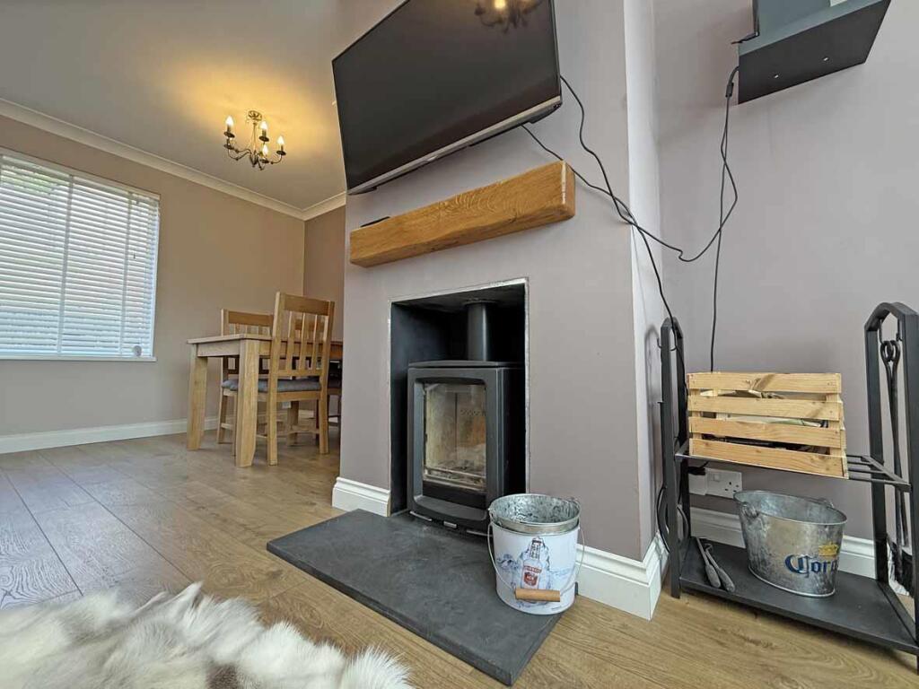 Delamere Road 99 - Lounge 3.jpg