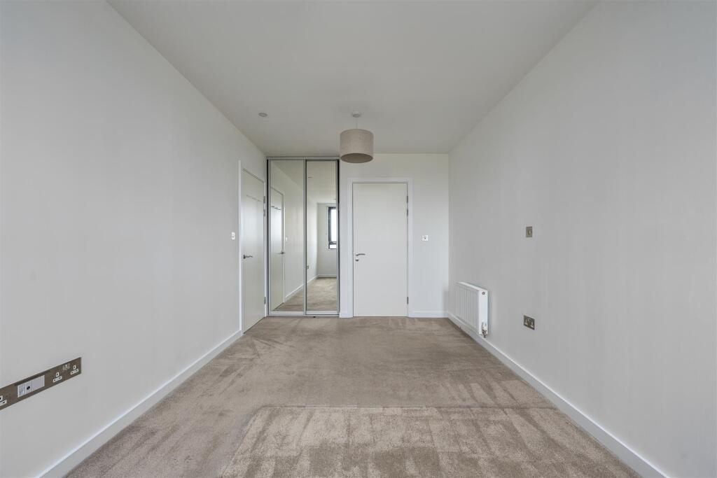 Station Approach, E17