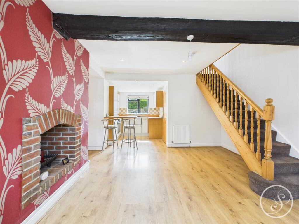 KITCHEN/LIVING SPACE