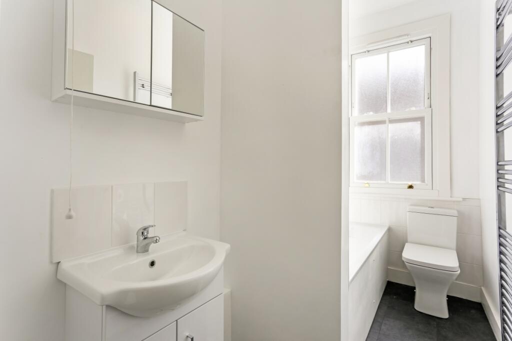 82 Tamworth Stree...