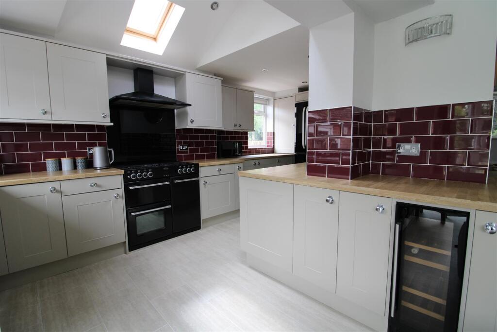KITCHEN &amp; DINING AREA