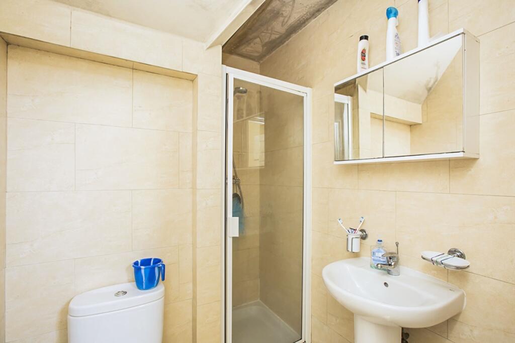 En-suite Shower