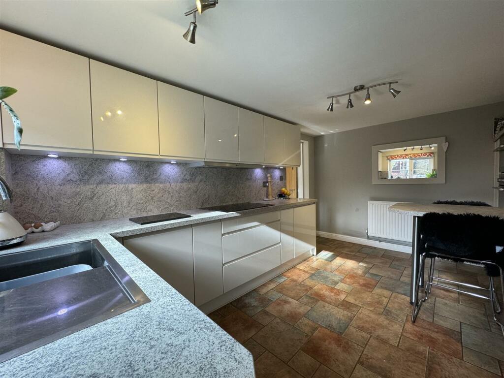 BREAKFAST KITCHEN