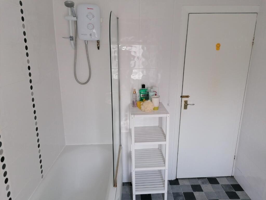 459 Springvale Road - Bathroom 1.jpg