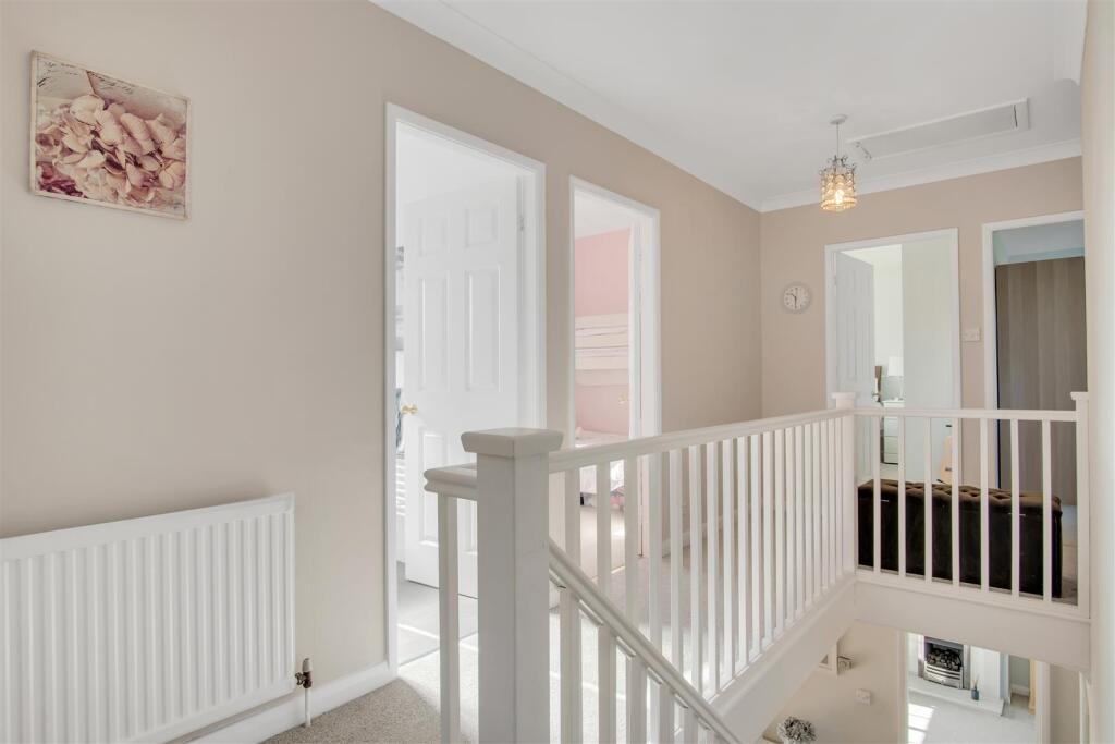 FIRST FLOOR LANDING