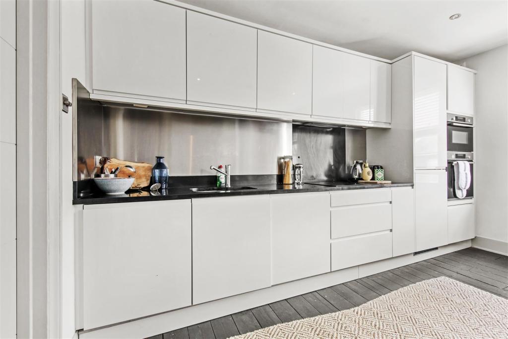 TOP FLOOR FLAT 39 Fitzroy Road   - 3AjF3H9wUgoRkDR
