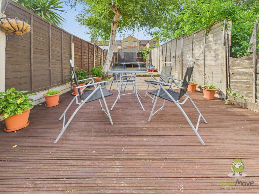 CAM01543G0-PR0157-STILL018