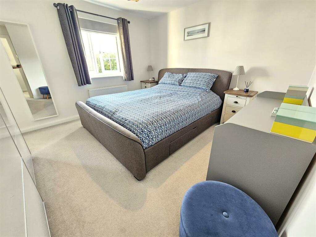 Bedroom 1.jpg
