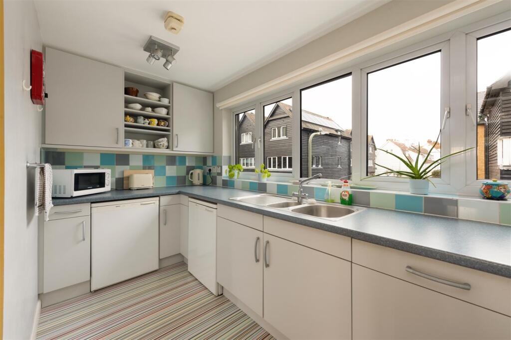 Island Wall, Whistable