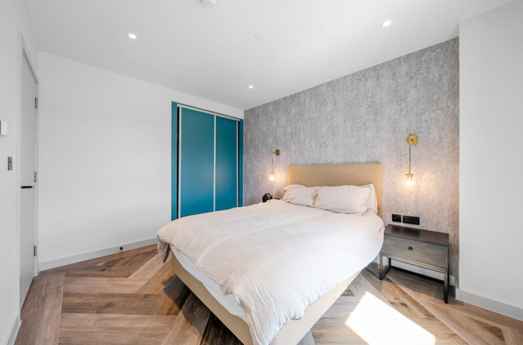 1325133-1-686fb43...