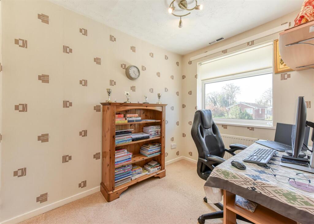 55 Woodcote Road-bed4.jpg