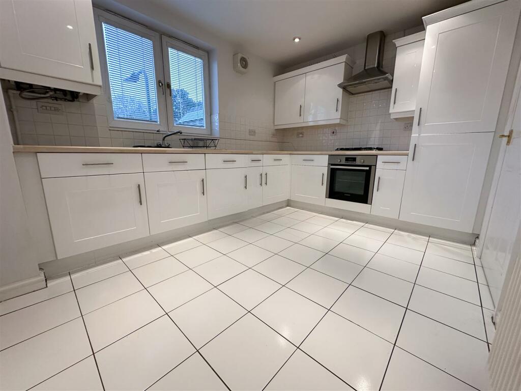 KITCHEN DINING ROOM