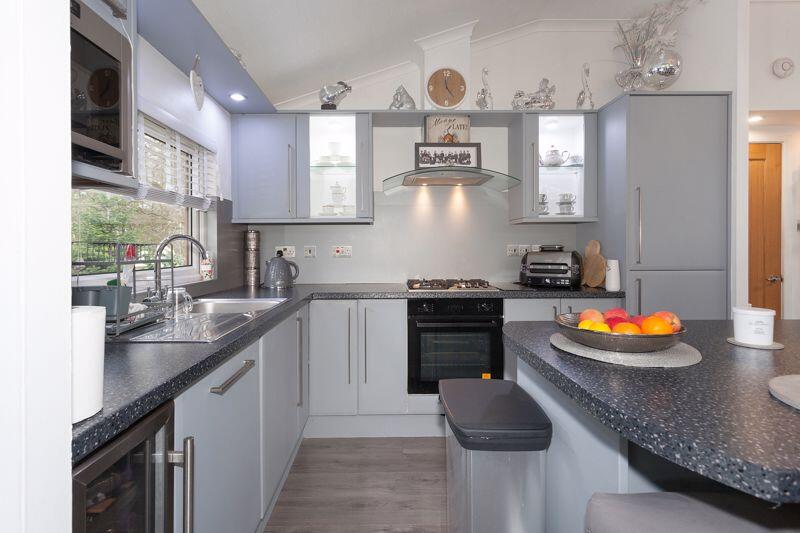 LOUNGE/DINER/KITCHEN