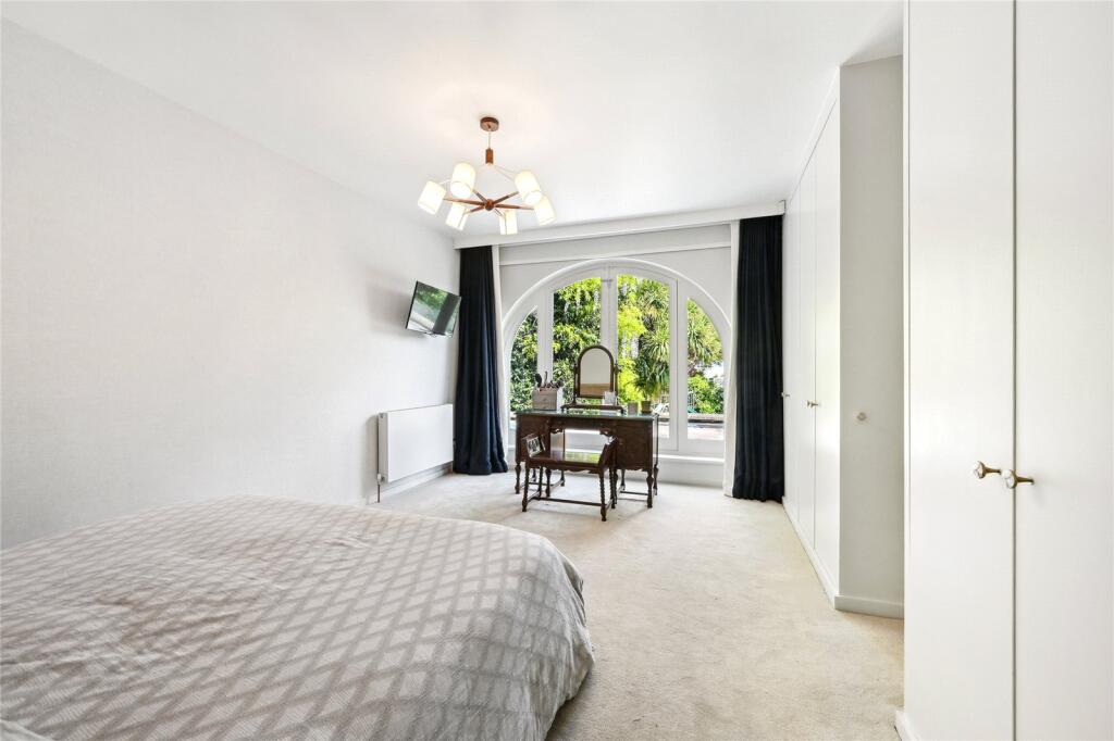 Principal bedroom