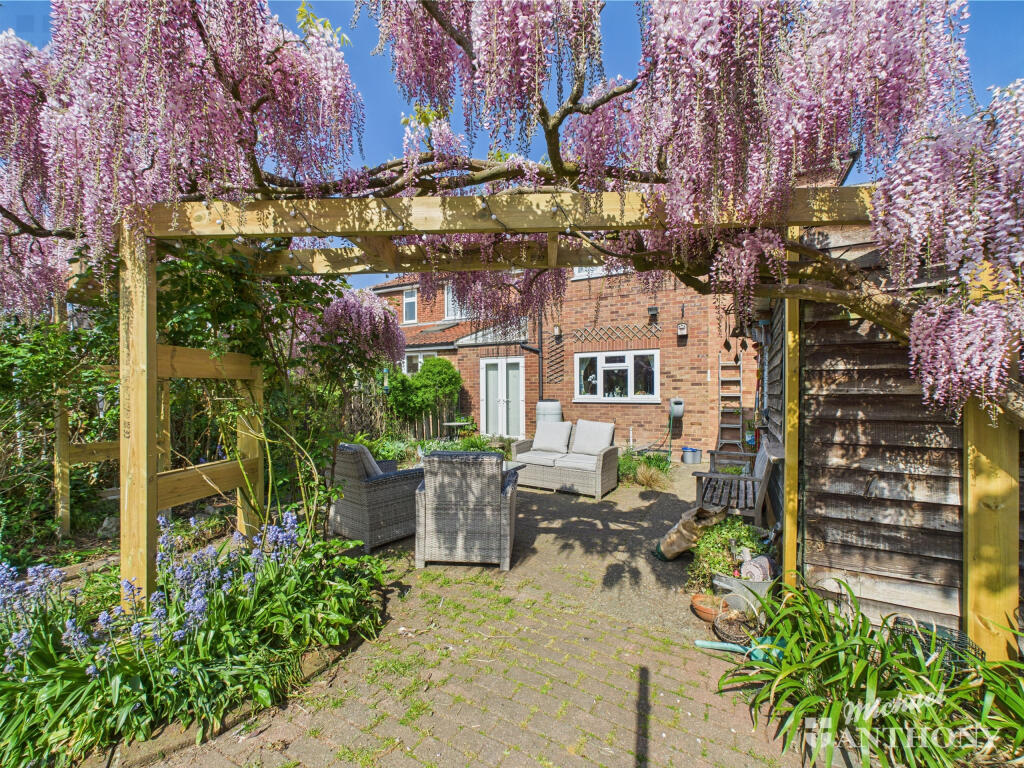 CAM03218G0-PR0629-STILL008