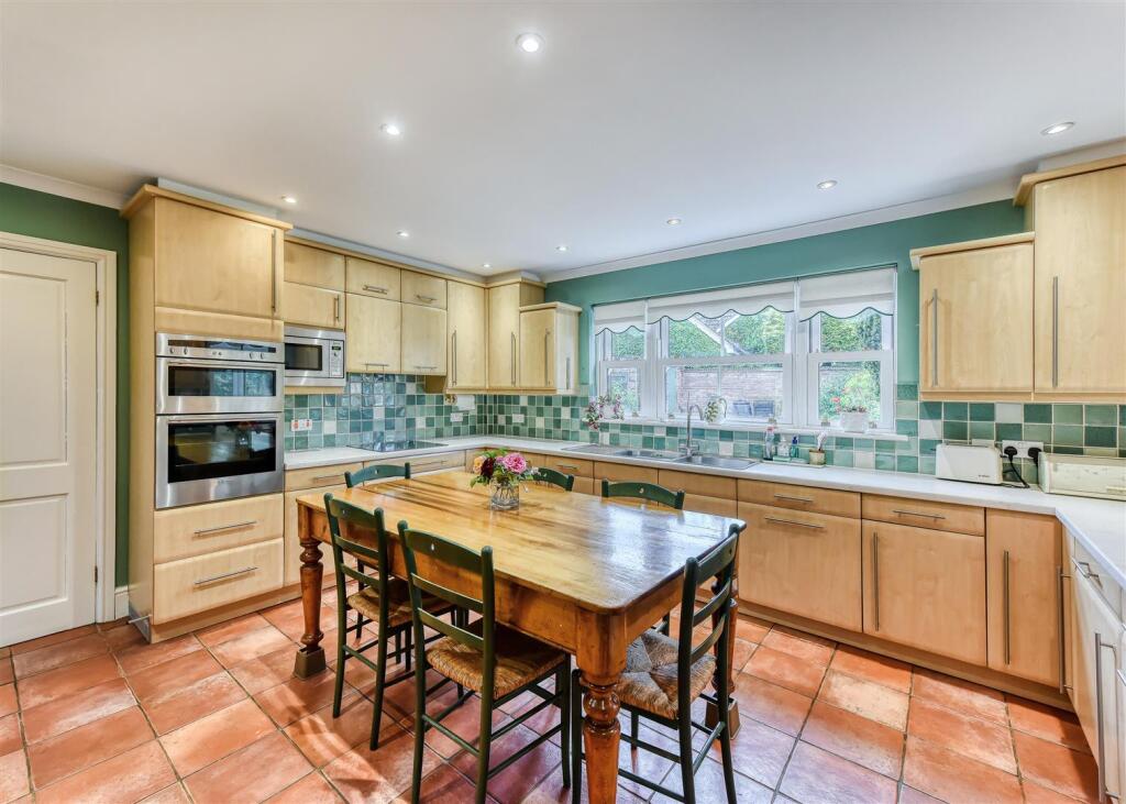 20 Cross Road-kitchen1.jpg