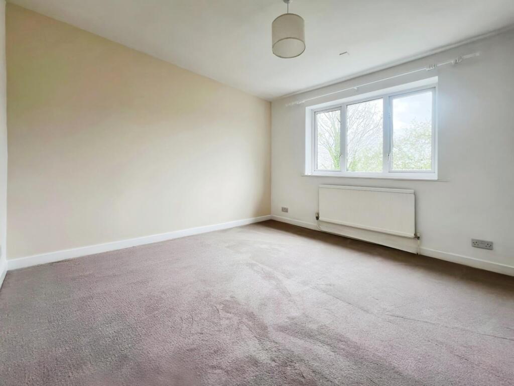 31ad93a7-bedroom 201.jpg