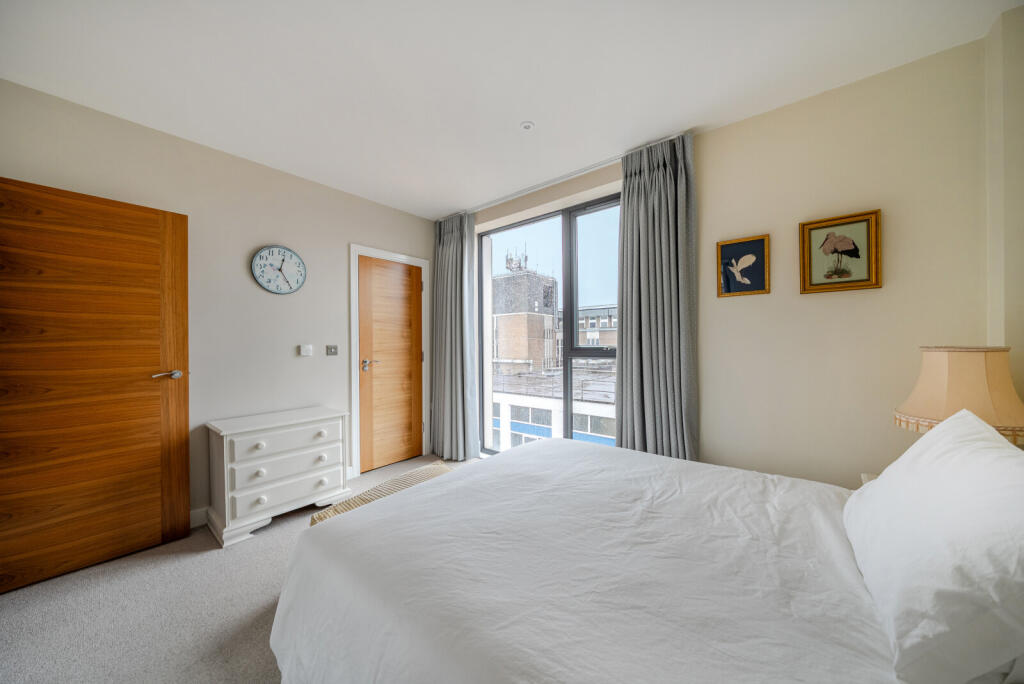 1387715-18-693178...