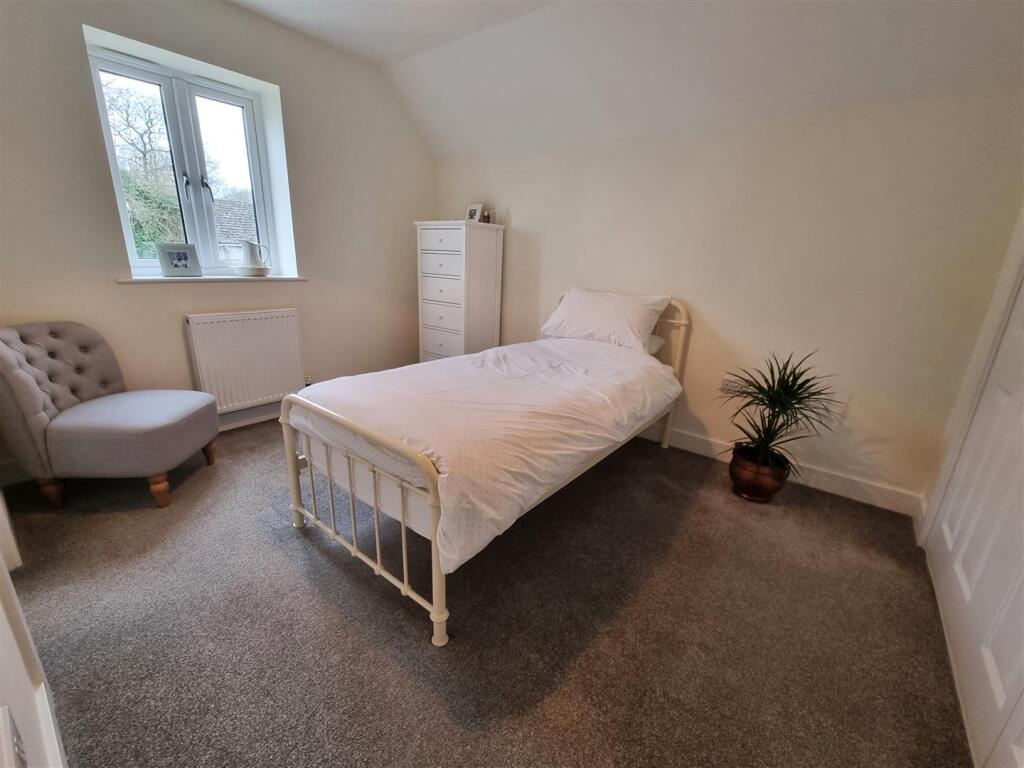 Bedroom 1.jpg