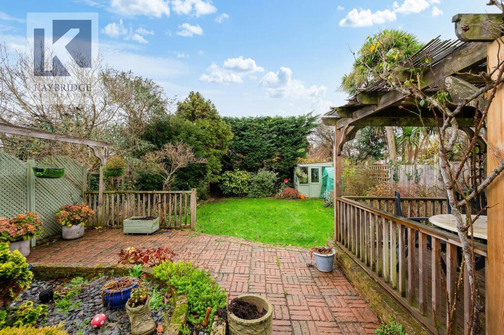 Elmcroft Drive, Chessington - KT9 1DY
