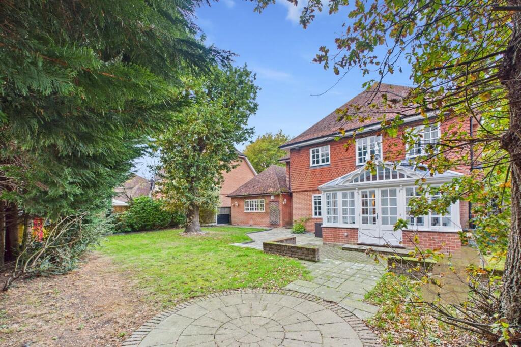CAM01659G0-PR0634-STILL030.jpg