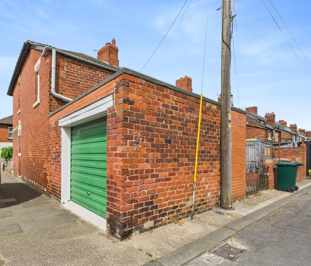 CAM02195G0-PR0073-STILL032 copy