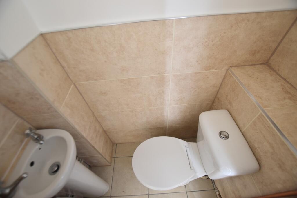 19 Buckman Close cloakroom